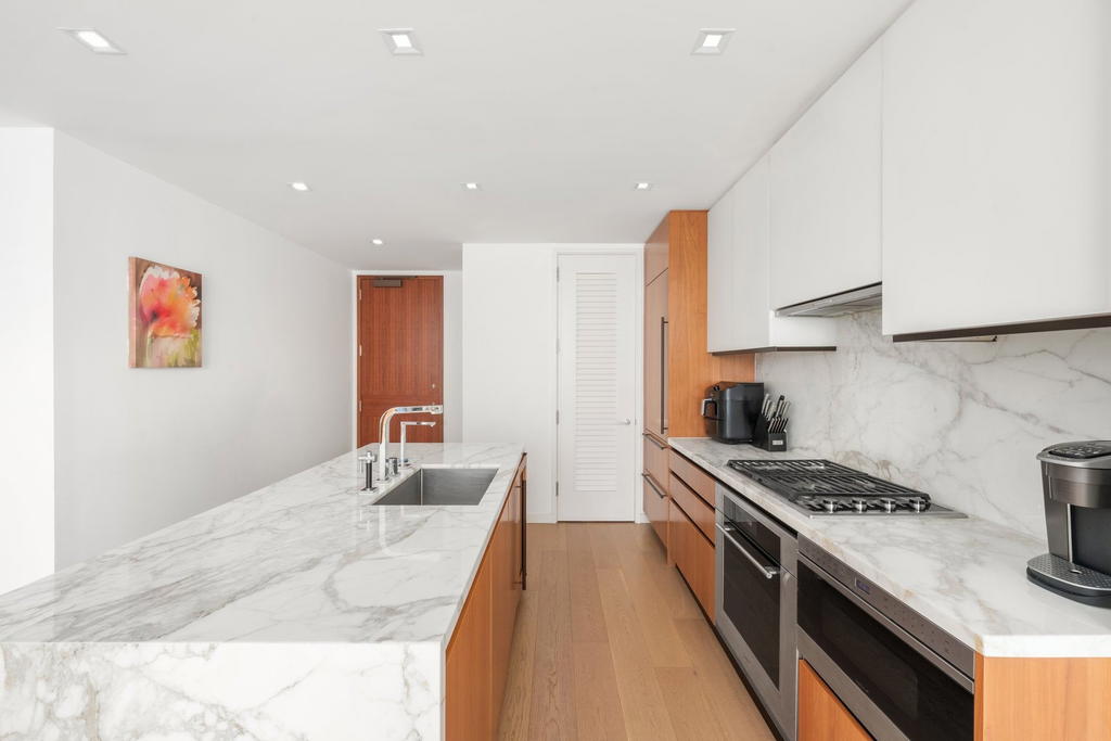 Real estate property located at 1 END #18G, New York, Lincoln Square, New York City, NY, US