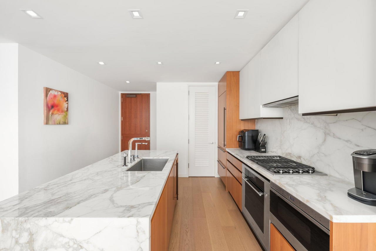 Real estate property located at 1 END #18G, New York, Lincoln Square, New York City, NY, US