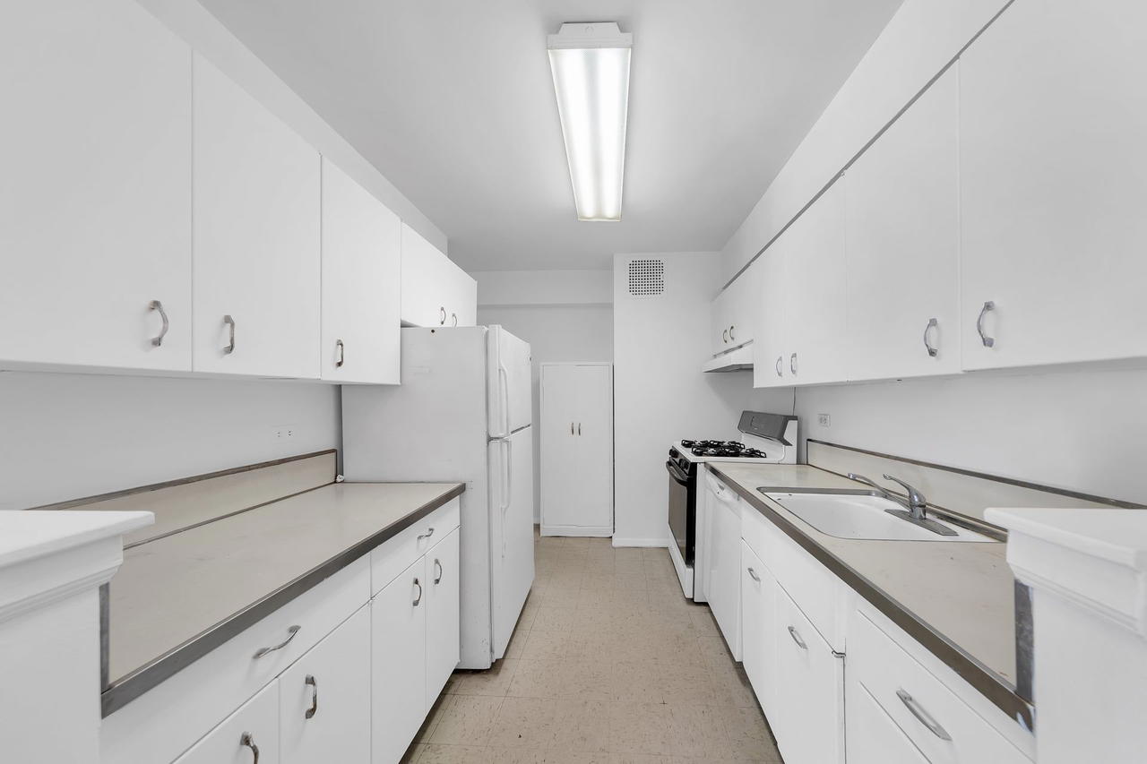 Real estate property located at 415 52ND #8DA, New York, Beekman, New York City, NY, US
