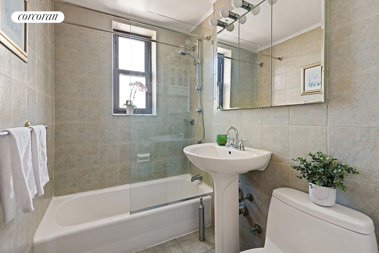 Real estate property located at 7423 Ridge #6B, Kings, Bay Ridge, New York City, NY, US