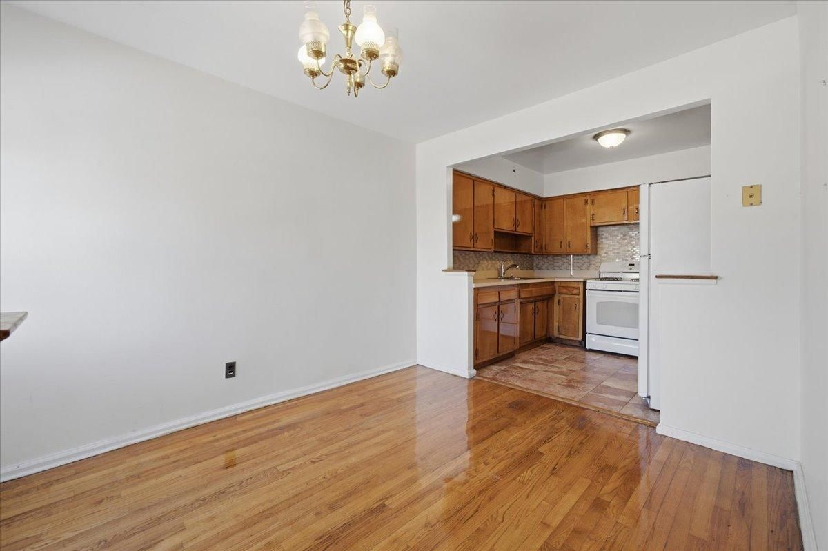 Real estate property located at 1058 211th, Bronx, Williamsbridge, New York City, NY, US